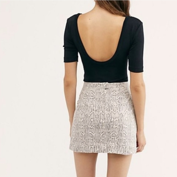 Free People🩶 Midnight Magic Snake Print Mini Skirt Sz 6 - Picture 2 of 10
